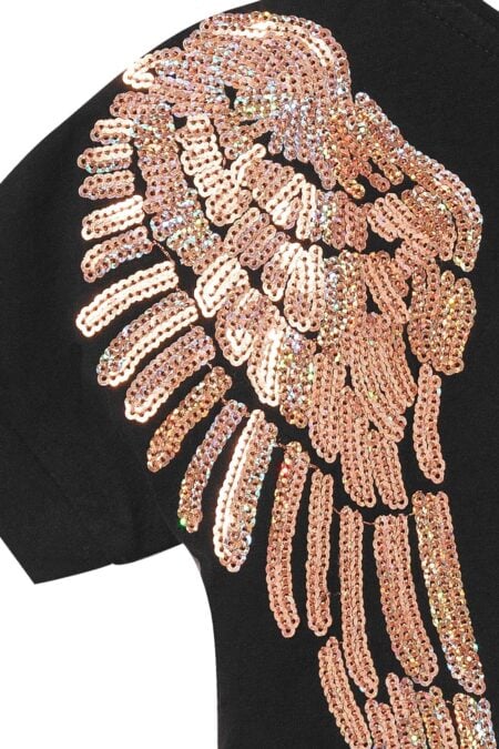 T-shirt nero per bambina con ali dorate di paillettes - dettaglio. Taglie disponibili: 92/98, 98/104, 104/110, 110/116, 120, 130, 140, S