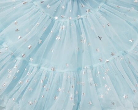 Falda de tul azul cristal con detalle de estrella volantes azules. Tallas disponibles: 98/104, 110/116, 122/128, 134, 86/92