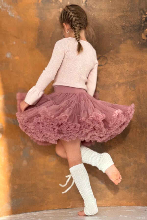Jersey rosa con mezcla de lana para niñas, combinado con una falda tutú color rosa.