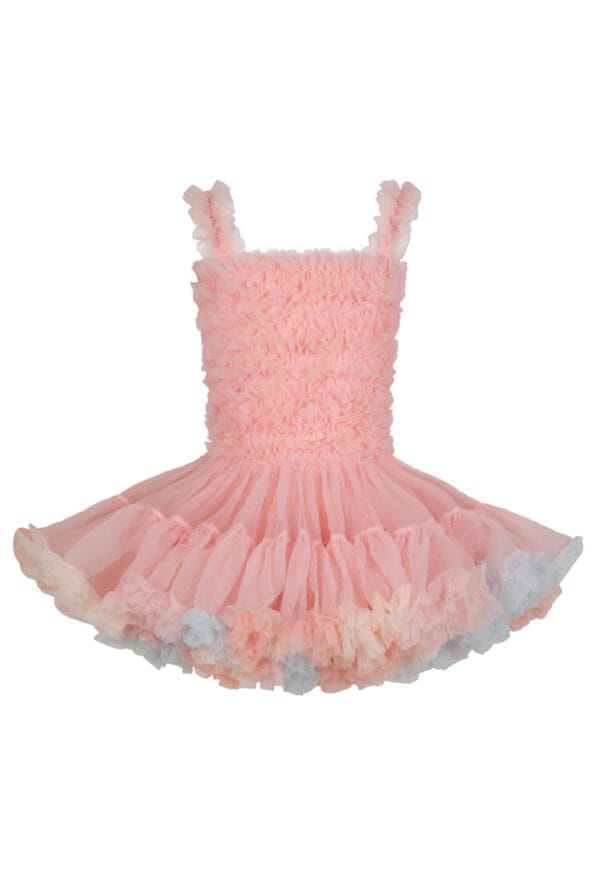 Sukienka tiulowa dla dziewczynki w odcieniu baby pink z falbanami w tęczowych kolorach.