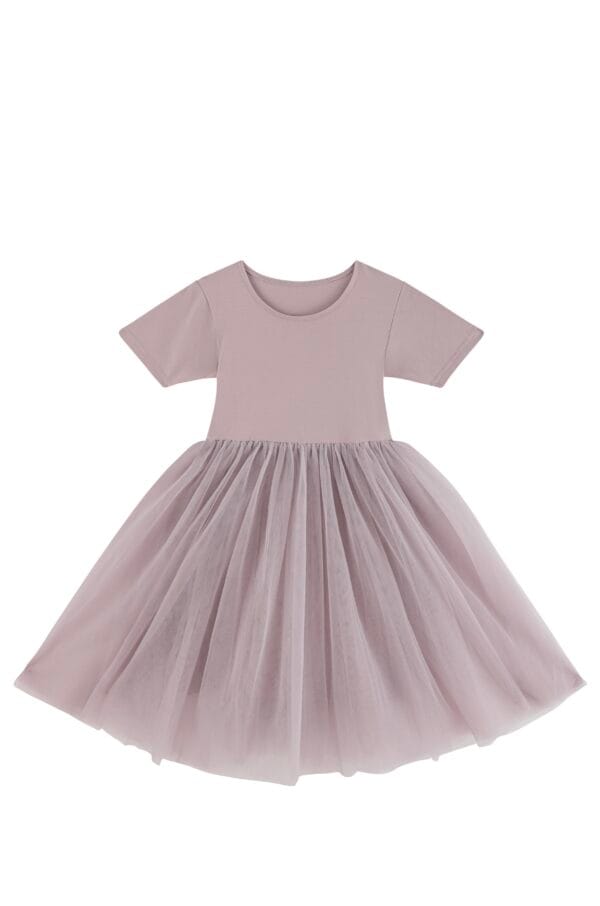 Vestido para niña en color rosa, con parte superior de algodón y parte inferior de tul.