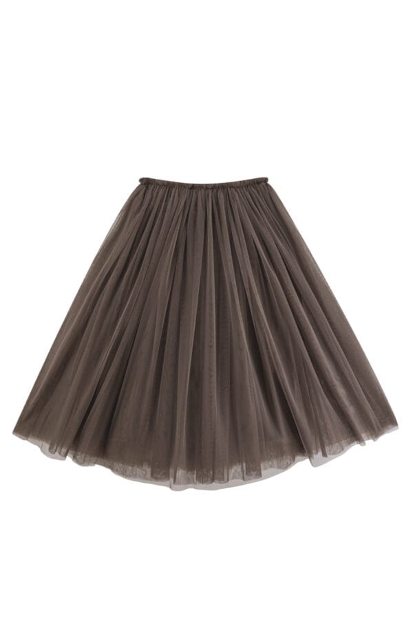 A tulle skirt in walnut color, for a girl, light and airy, with an elastic waistband.