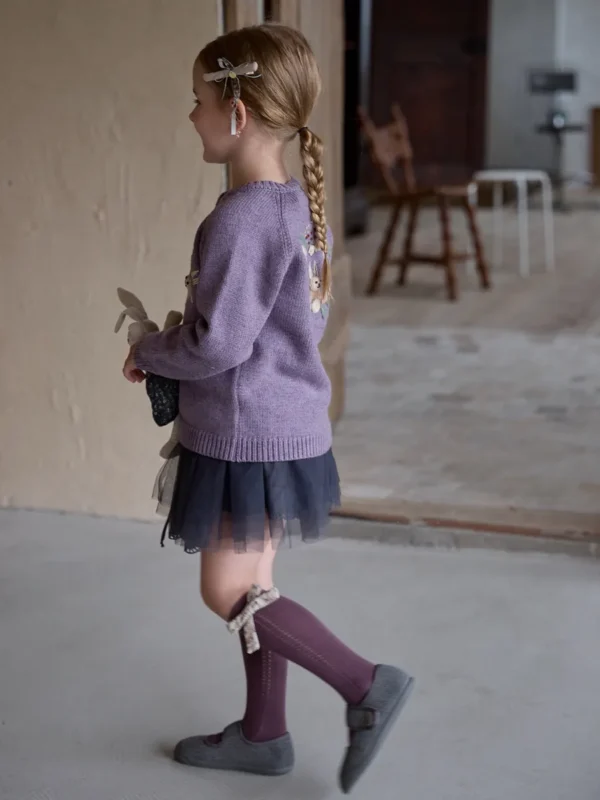 Calcetines de color ciruela con un lazo floral, para niñas, a juego con una gran variedad de estilos.