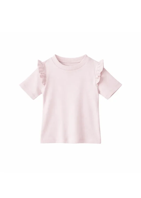 Jasnoróżowy T-shirt dla dziewczynki z falbankami przy rękawach.