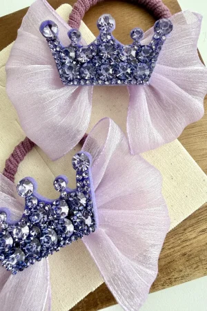 Girl’s headband with lilac tulle and a crown decorated with crystals.