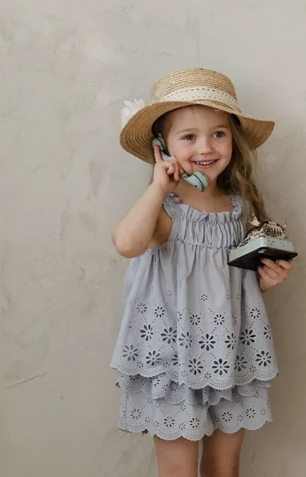 Top celeste senza maniche con ricamo traforato - Top per Bambina