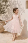 Hellrosa ärmelloses Tüllkleid
