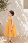 Oranges ärmelloses Tüllkleid