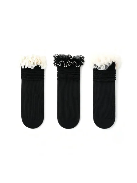 Schwarze Mädchensocken mit Rüschen in Weiß und Schwarz.