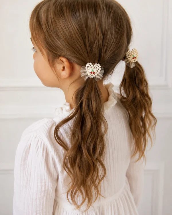 White heart-shaped hair bobbles for girls with pearls and tulle