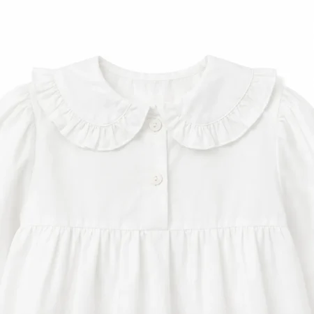 Biała bluzka dla dziewczynki z falbaną przy kołnierzyku i guzikami z przodu. Available sizes: 134, 140