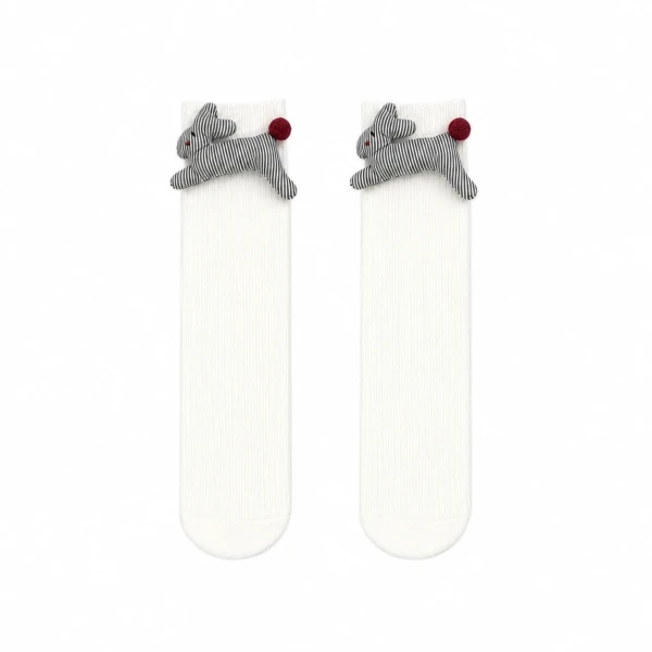 Chaussettes blanches pour fille avec lapin 3D rayé et pompon rouge.